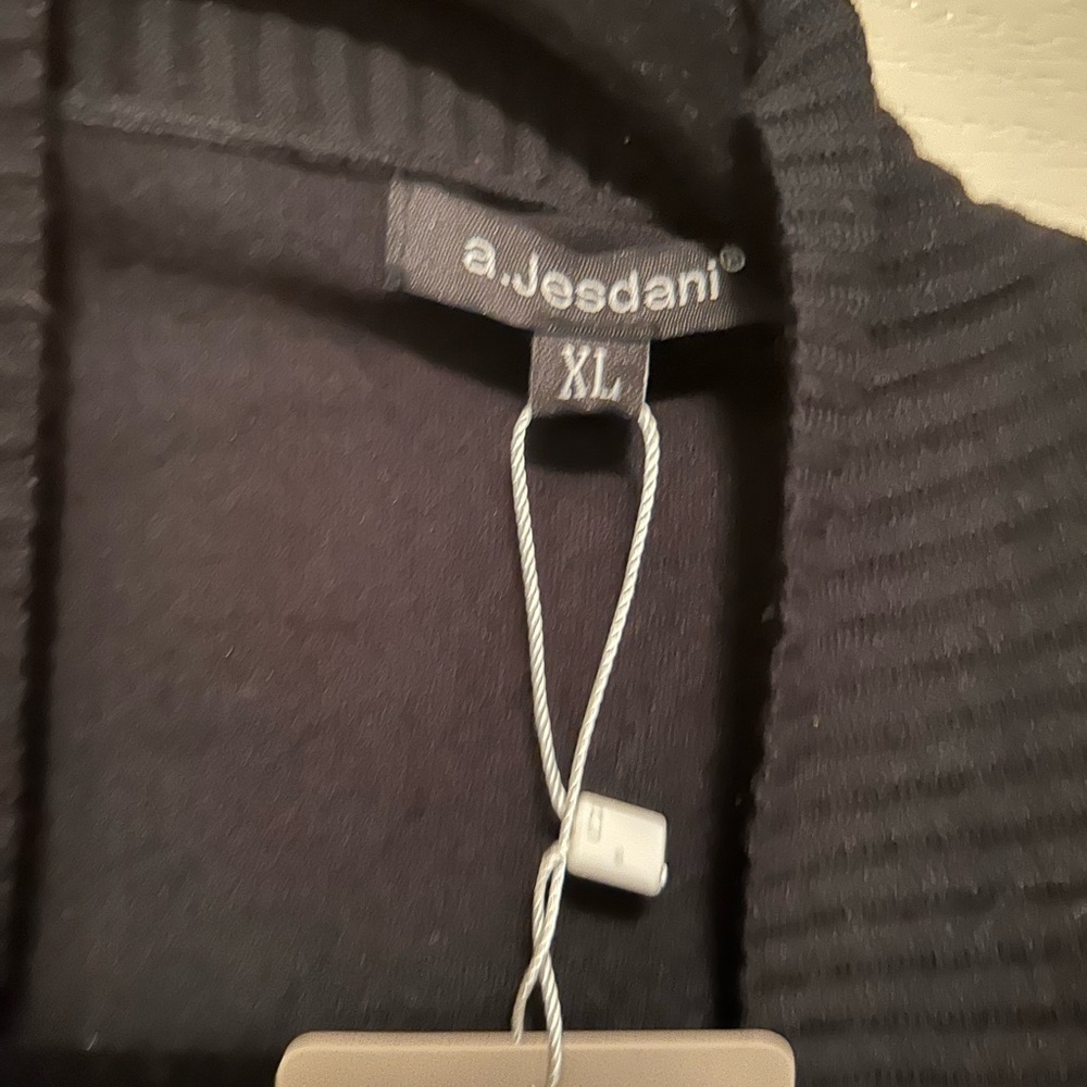 Black basic sweater - Picture 2 of 2